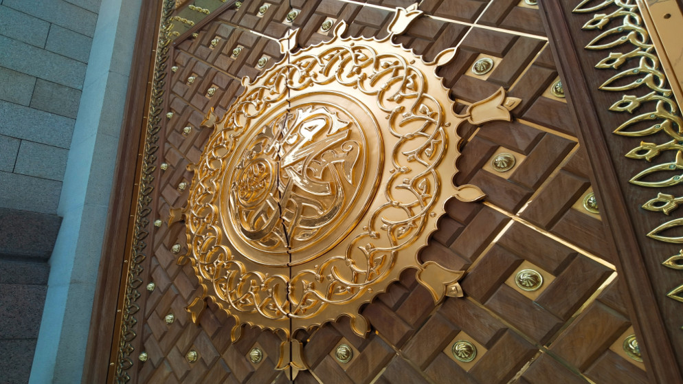 الباب الذهبي للمسجد النبوي. (shutterstock)