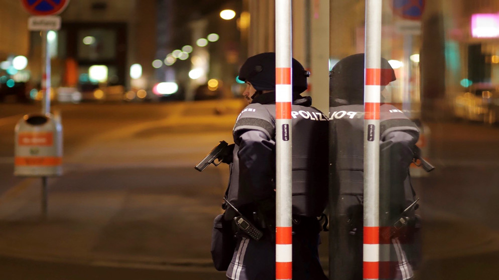 السلطات في فيينا لم تبلغ عن وجود أردنيين حتى الآن، بين الإصابات التي أعلنت. (أ ف ب)