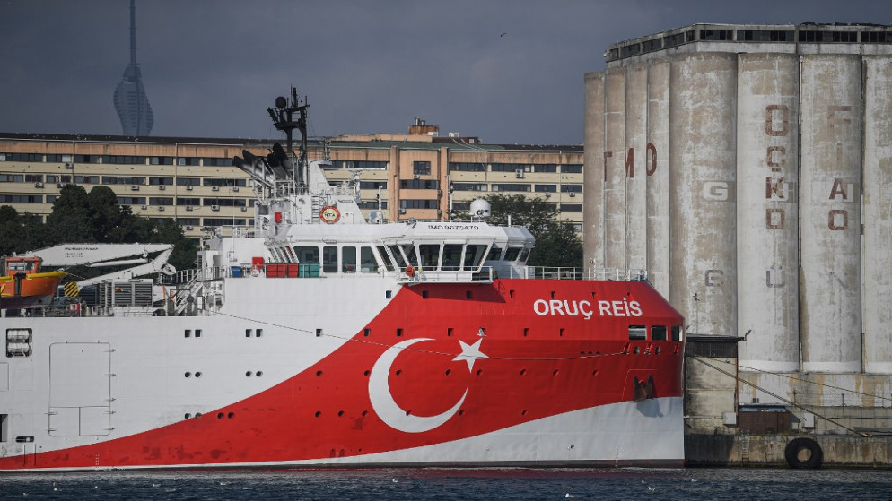 تختلف اليونان وتركيا على حدودهما البحرية؛ بسبب إرسال تركيا سفينة الرصد الزلزالي "عروج ريس" إلى شرق المتوسط.  (أ ف ب)