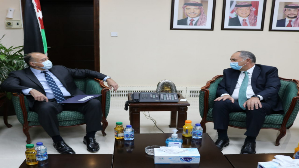 وزير العدل بسام التلهوني مع السفير الأميركي في عمّان هنري ووستر . (وزارة العدل)