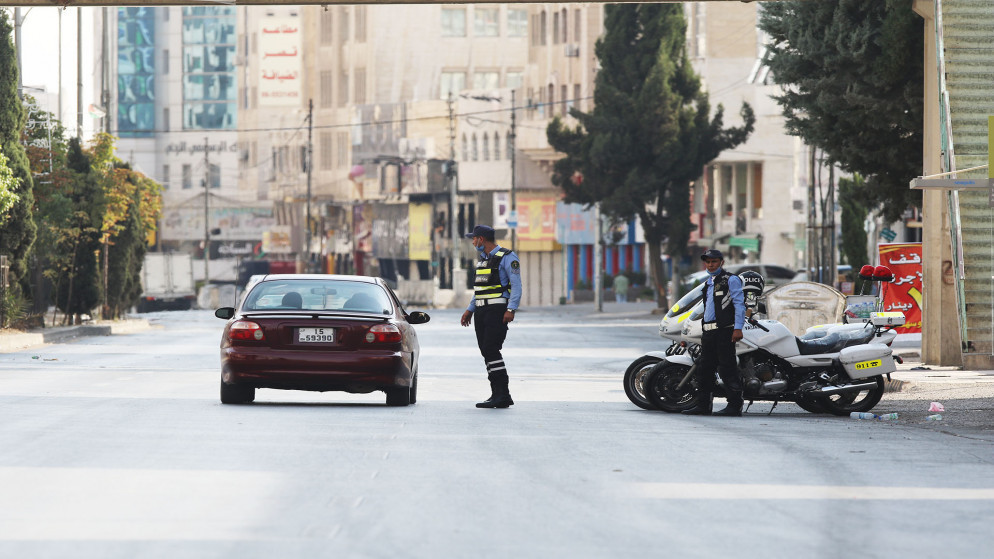 رقباء سير خلال فترة حظر تجول شامل في العاصمة عمّان. (صلاح ملكاوي / المملكة)
