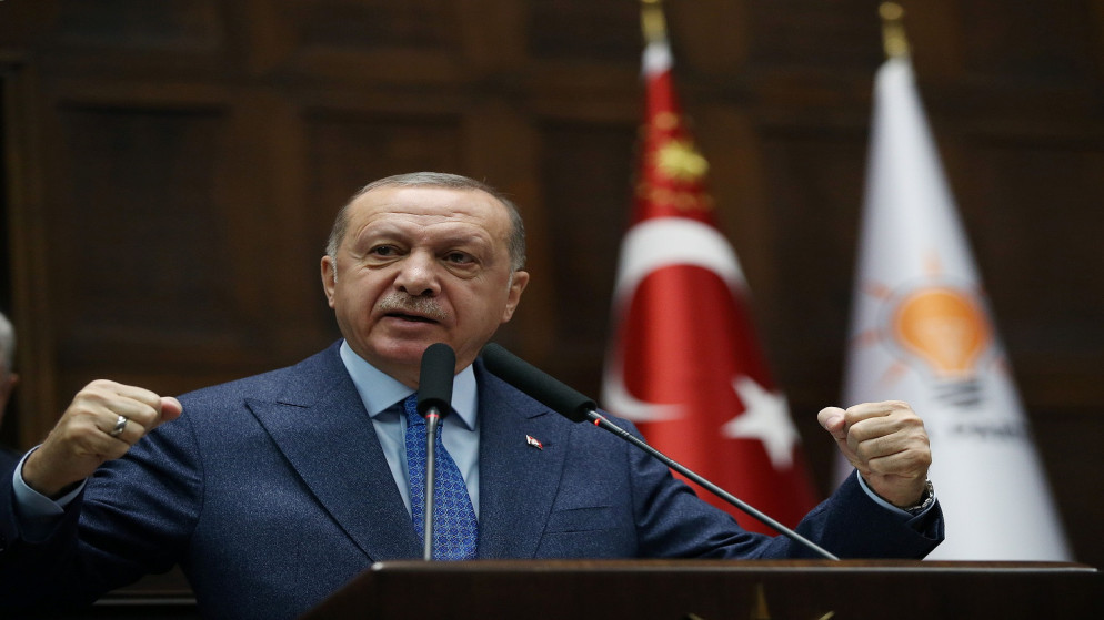 الرئيس التركي رجب طيب أردوغان يخاطب أعضاء حزب العدالة والتنمية الحاكم خلال اجتماع في البرلمان في أنقرة ، تركيا ، 11 مارس 2020. أ ف ب