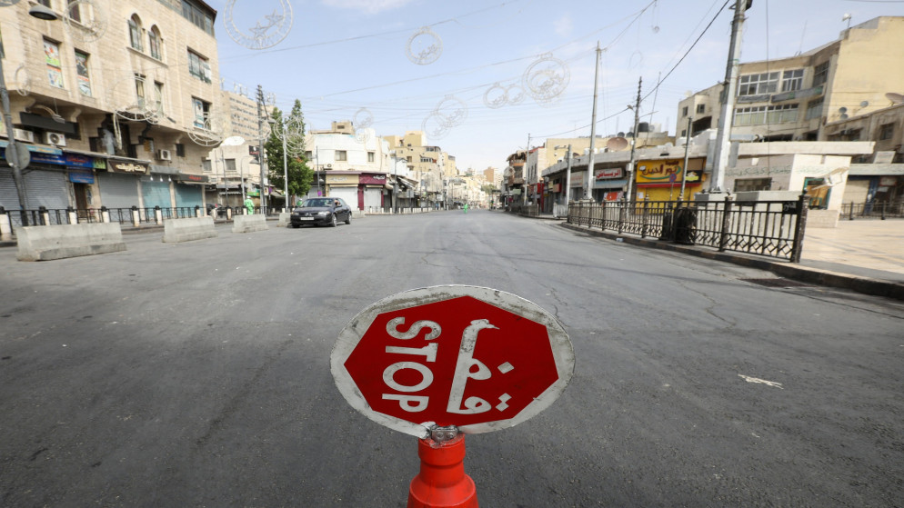 يعاقب مالك أو مدير المنشأة مخالف البلاغ بالحبس لمدة لا تزيد عن 6 أشهر، أو غرامة لا تقل عن 500 دينار ولا تزيد عن ألف دينار أو بكلتا العقوبتين. (رويترز)