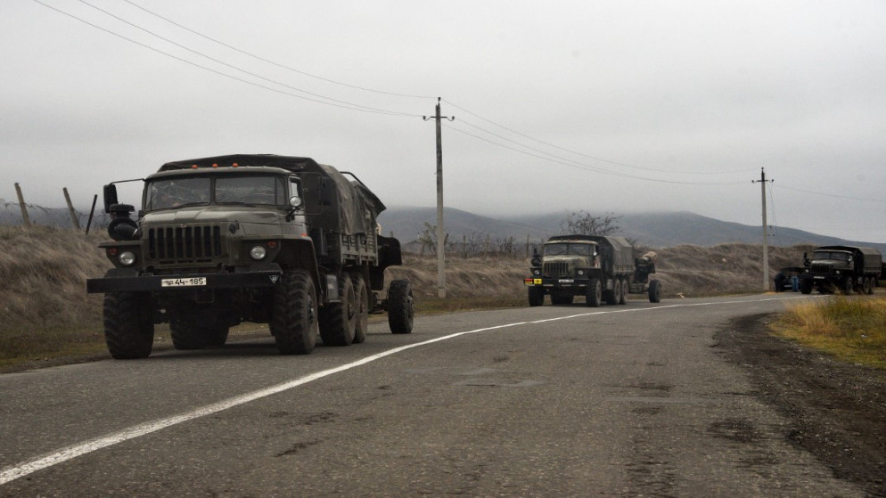 مغادرة الجنود الأرمن إقليم أغدام بعد أن استعادته أذربيجان. (أ ف ب)