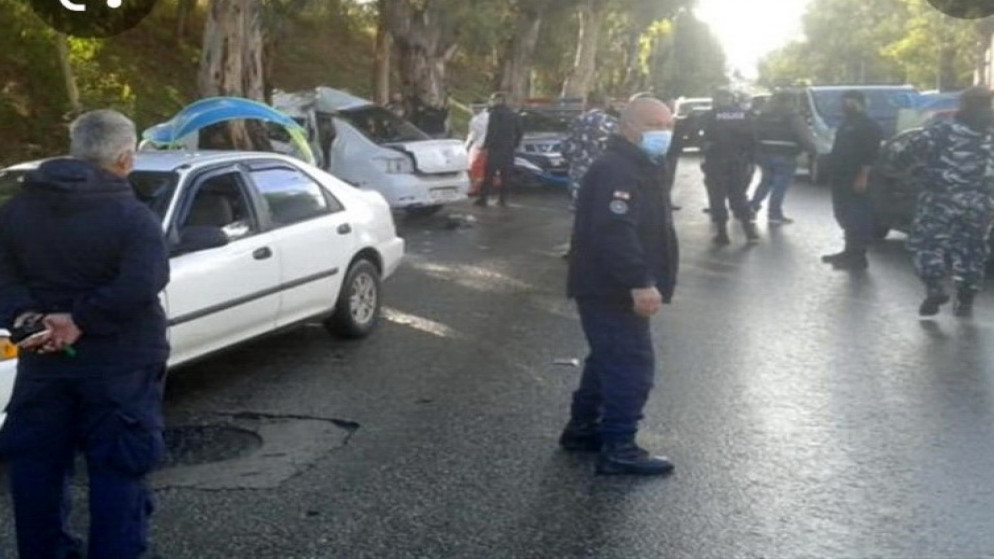 جانب من حادث اصطدام سيارة استولى عليها سجناء توفوا لاحقا. (الوكالة الوطنية للإعلام)