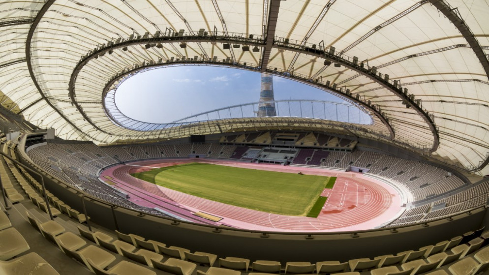 منظر عام لملعب خليفة الدولي الذي يحتضن مباريات كأس العالم قطر 2020. (أ ف ب)