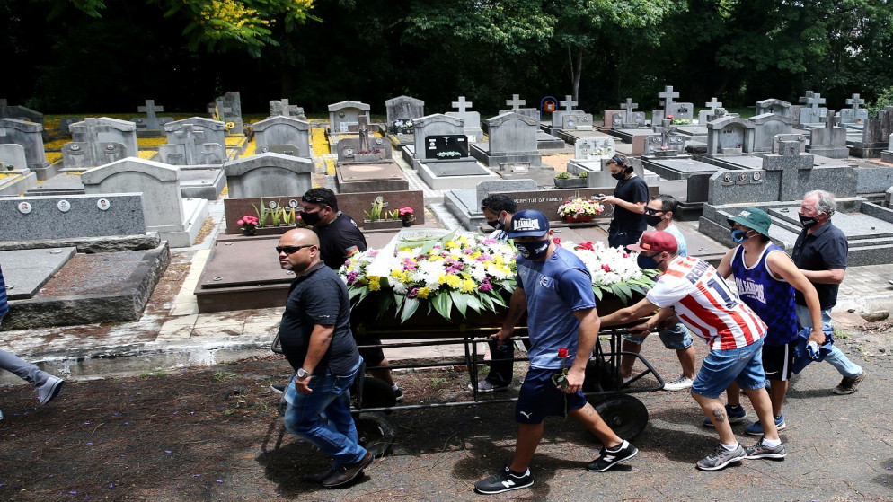 مقبرة مخصصة لدفن مرضى فيروس كورونا، في بورتو أليغري ، البرازيل، 21 تشرين الثاني/ نوفمبر 2020. (رويترز)