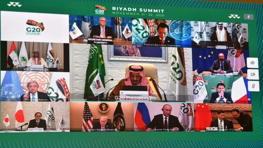 الملك السعودي سلمان بن عبد العزيز يلقي كلمة افتتاح قمة مجموعة العشرين، التي عقدت تقريبًا بسبب جائحة كورونا، بالعاصمة السعودية الرياض، 21 تشرين الثاني/نوفمبر 2020. (أ ف ب)
