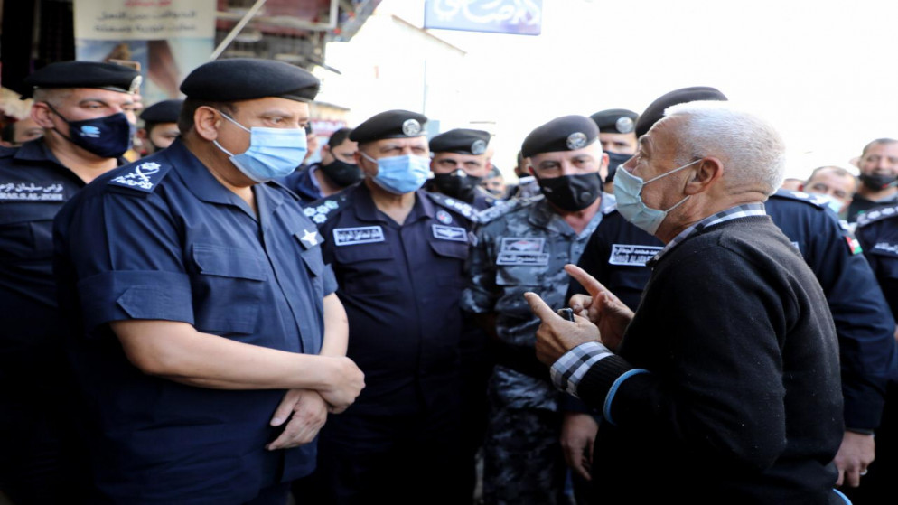 مدير الأمن العام اللواء الركن حسين الحواتمة خلال جولة تفقدية قام بها لوسط العاصمة عمّان للاطلاع على الأوضاع الأمنية. (مديرية الأمن العام)