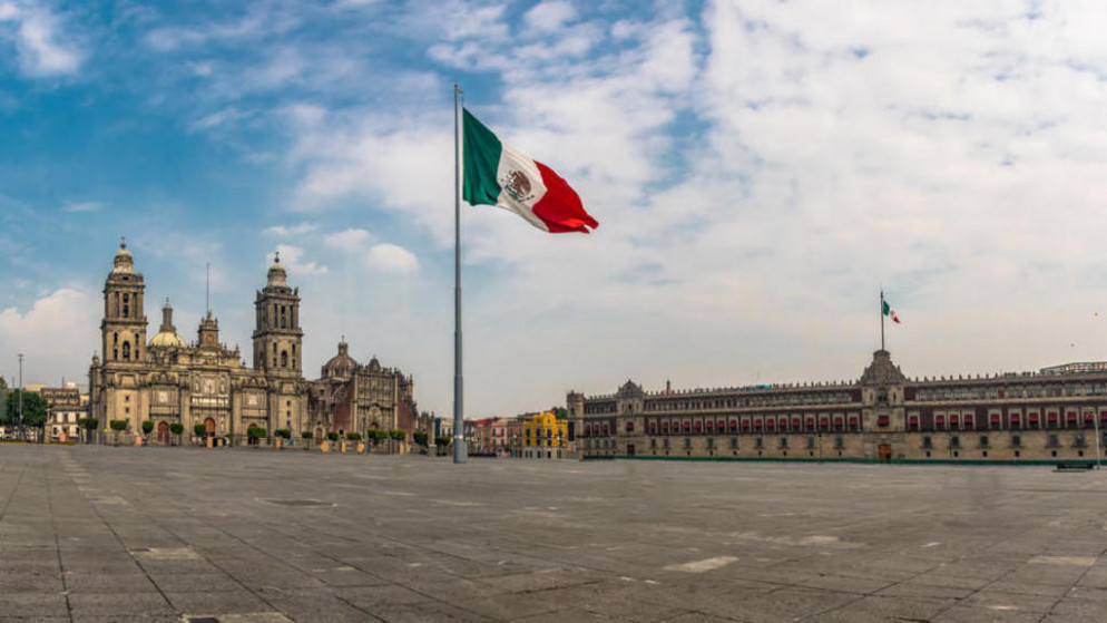علم المكسيك. (Shutterstock)