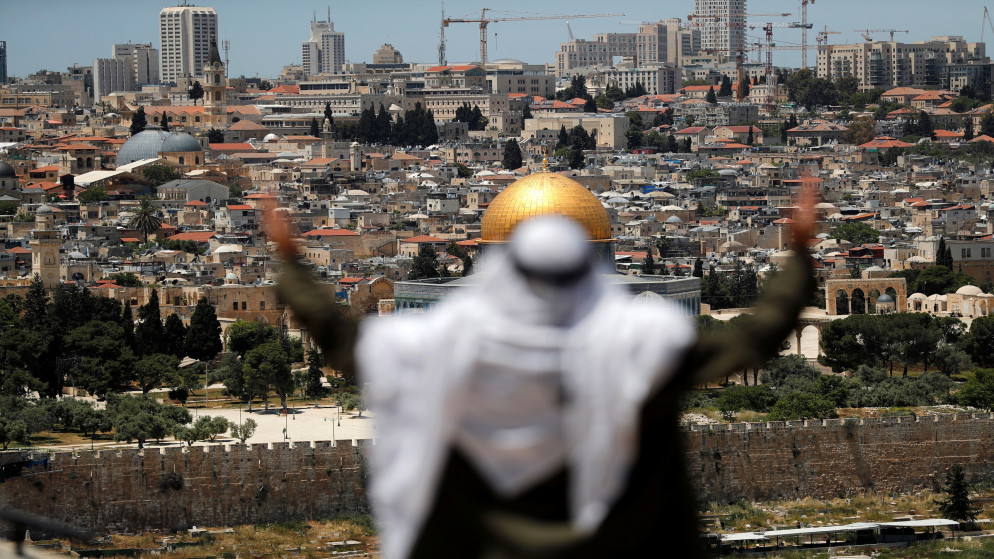 فلسطيني في مدينة القدس المحتلة، 8 أيار/مايو 2020. (عمار عوض/رويترز)