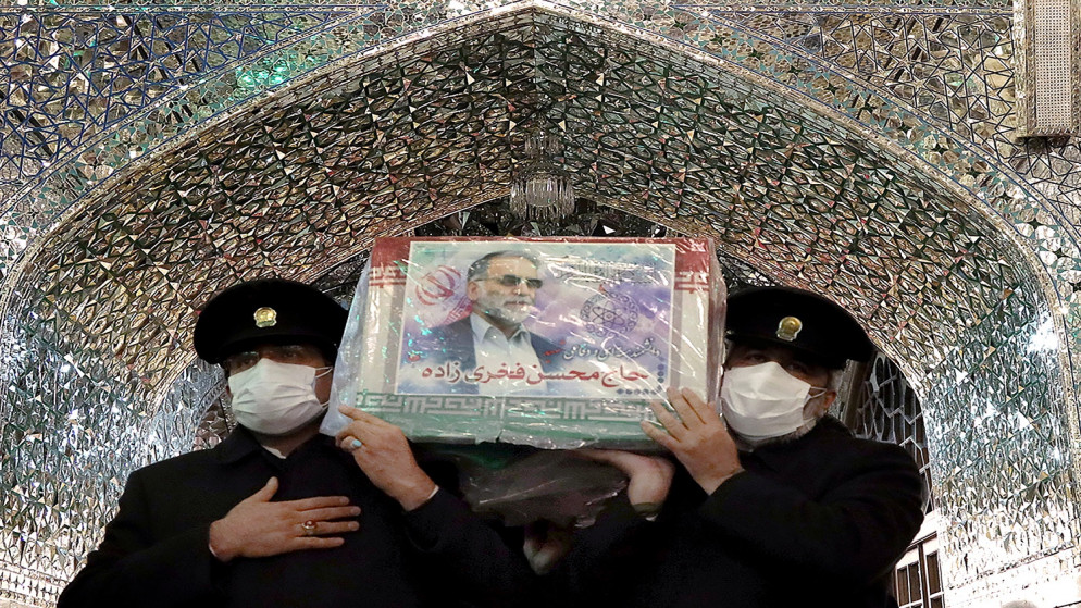 نعش العالم النووي الإيراني محسن فخري زاده ، في مشهد ، إيران ، 29 نوفمبر ، 2020. (مسعود نوزاري / رويترز)