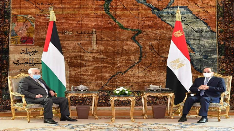 الرئيس المصري عبدالفتاح السيسي والرئيس الفلسطيني محمود عباس.
