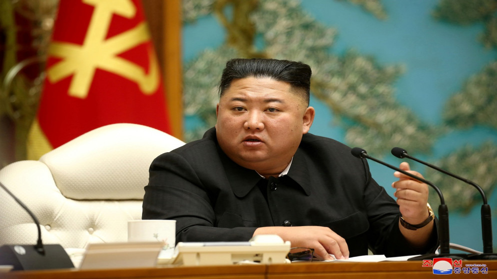الزعيم الكوري الشمالي كيم جونغ أون يتحدث خلال الاجتماع 19 للمكتب السياسي للجنة المركزية السابعة لحزب العمال الكوري، 5  تشرين الأول/أكتوبر 2020. (رويترز)