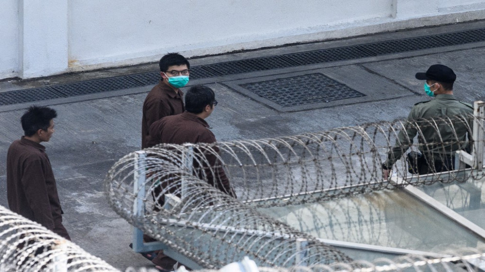 ناشط جرى سجنه بسبب مشاركته في مسيرة العام الماضي بهونغ كونغ في 3 ديسمبر 2020 . (أ ف ب)