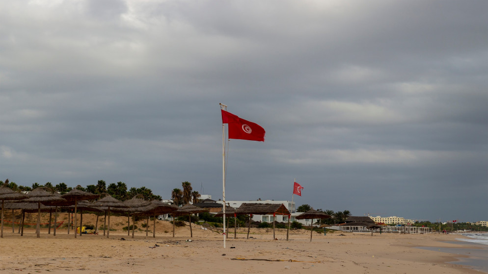 شاطئ فارغ من السياح في تونس على وقع أزمة فيروس كورونا المستجد. (shutterstock)