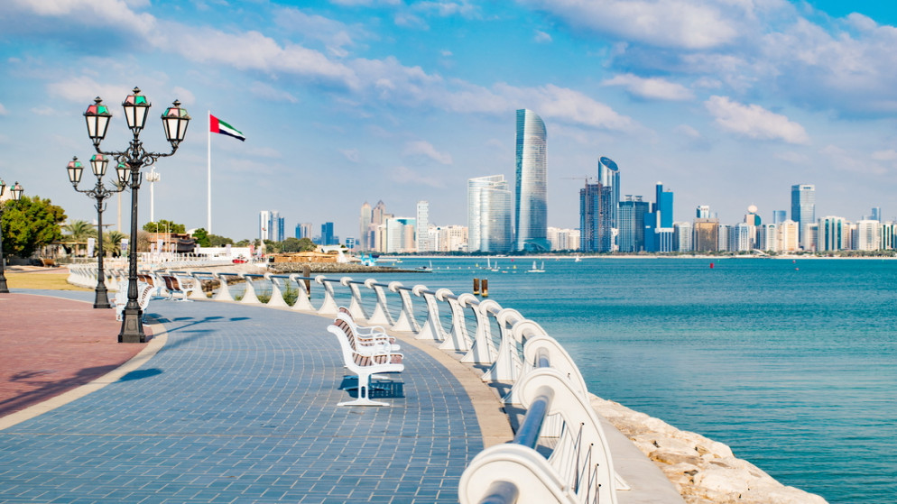 منظر لأبو ظبي في الإمارات العربية المتحدة . (shutterstock)