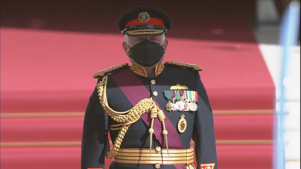 جلالة الملك عبدالله الثاني لدى وصوله مجلس الأمة لافتتاح الدورة غير العادية لمجلس الأمة التاسع عشر. (المملكة)