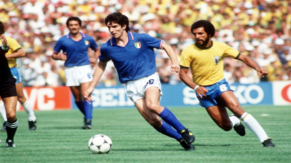 باولو روسي أمام المنتخب البرازيلي في مونديال 1982. (رويترز)