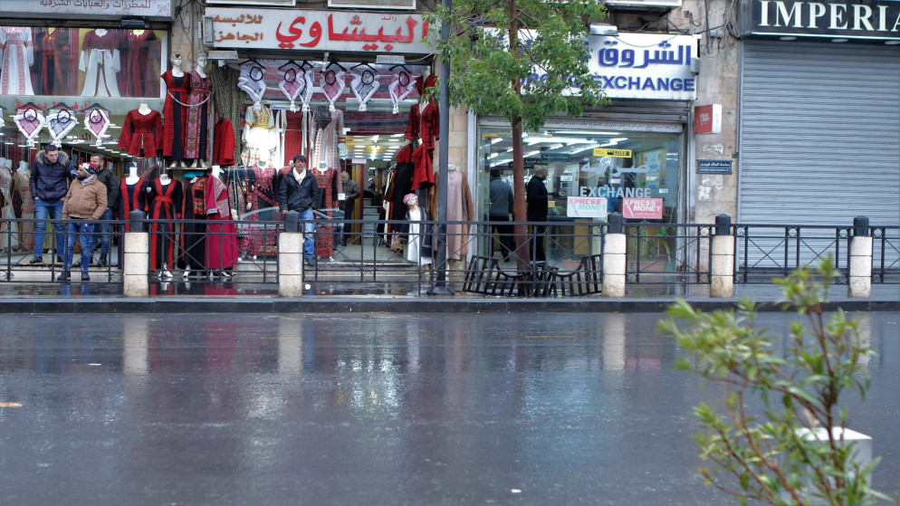 صورة أرشيفية لأمطار في أحد شوراع وسط البلد في العاصمة عمّان. (صلاح ملكاوي / المملكة)