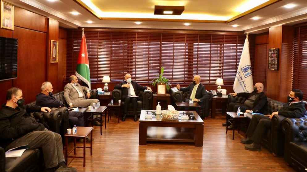 مجلس إدارة غرفة تجارة عمان مع السفير الأردني لدى مصر أمجد العضايله