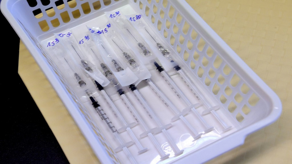 حقن تحتوي على لقاح ضد فيروس كورونا في مستشفى في بودابست، 26 كانون الأول/ديسمبر 2020. (أ ف ب)