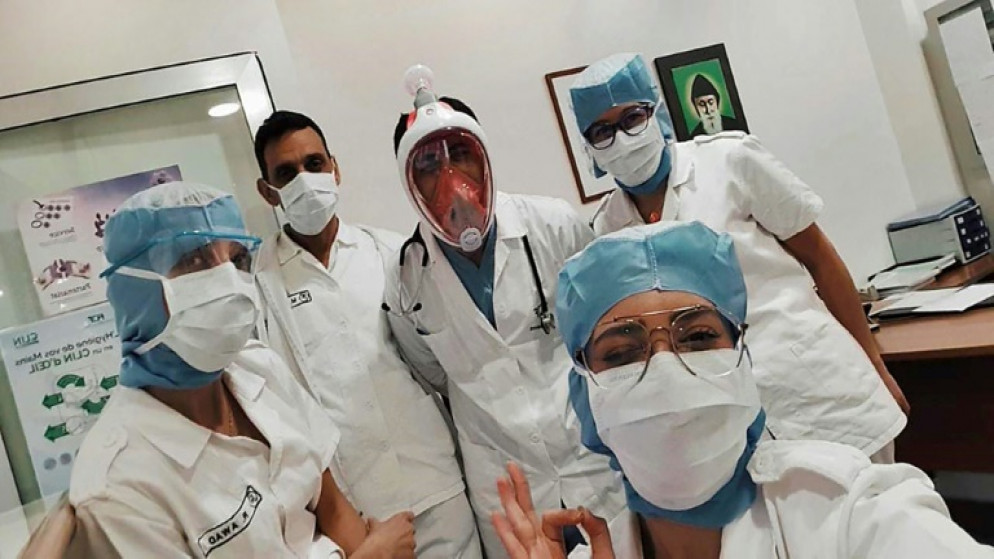 صورة التقتطها ممرضة من قسم معالجة مرضى كورونا في مستشفى أوتيل ديو في بيروت. 8 آذار/مايو 2020. (أ ف ب)
