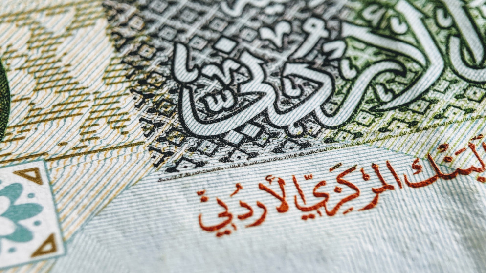 يبدأ صندوق المعونة الوطنية،الاثنين، بتحويل الدعم النقدي الحكومي لنحو 22 ألف أسرة جديدة من أسر عمال المياومة عبر المحافظ الإلكترونية.(shtterstock)