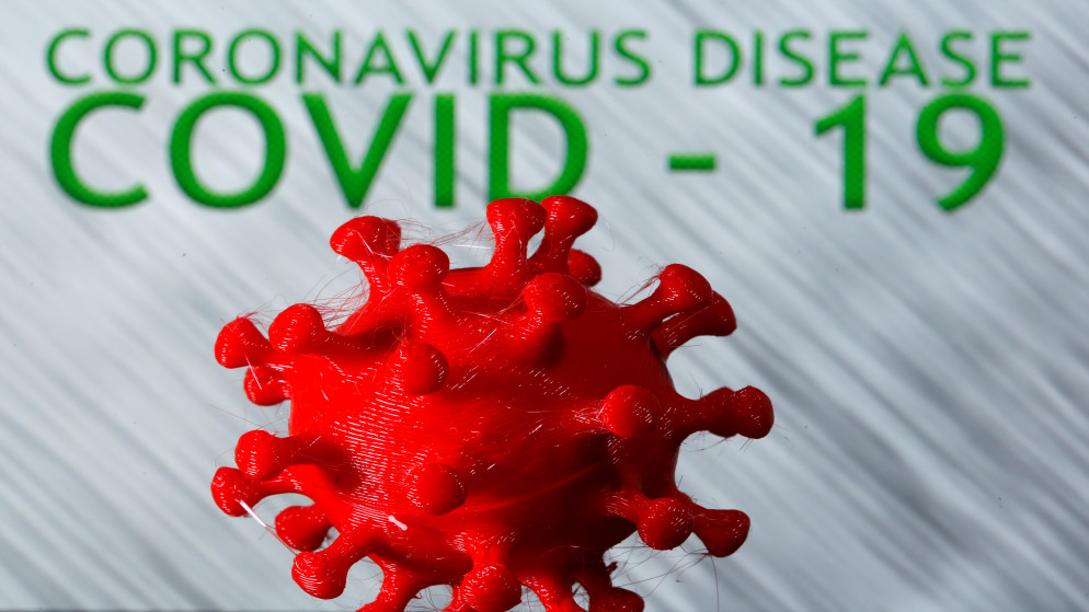 نموذج ثلاثي الأبعاد لفيروس كورونا المستجد في العاصمة البوسنية سراييفو، 25 آذار/مارس 2020. (رويترز)