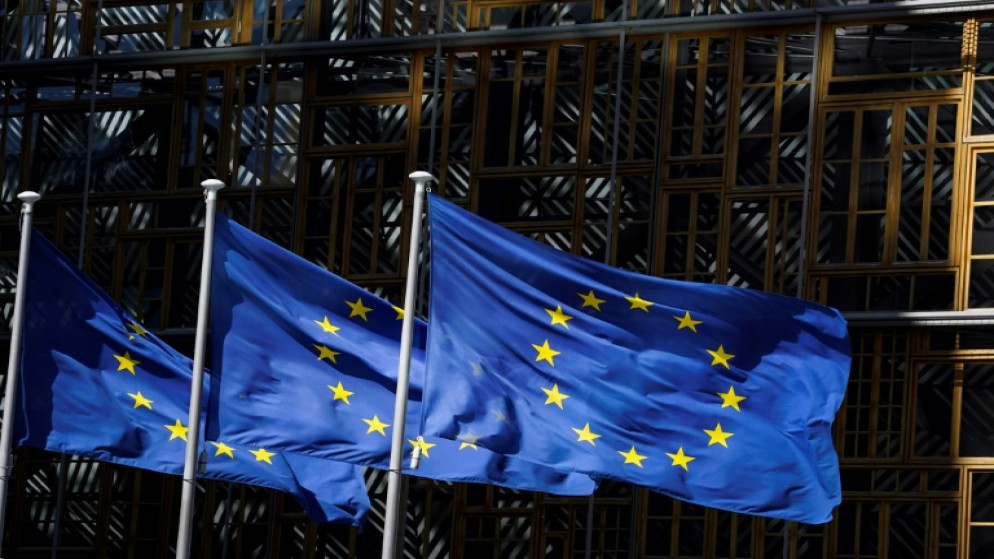 علم الاتحاد الأوروبي فوق مقره في بروكسل، 28 أيار/مايو 2020. (أ ف ب)