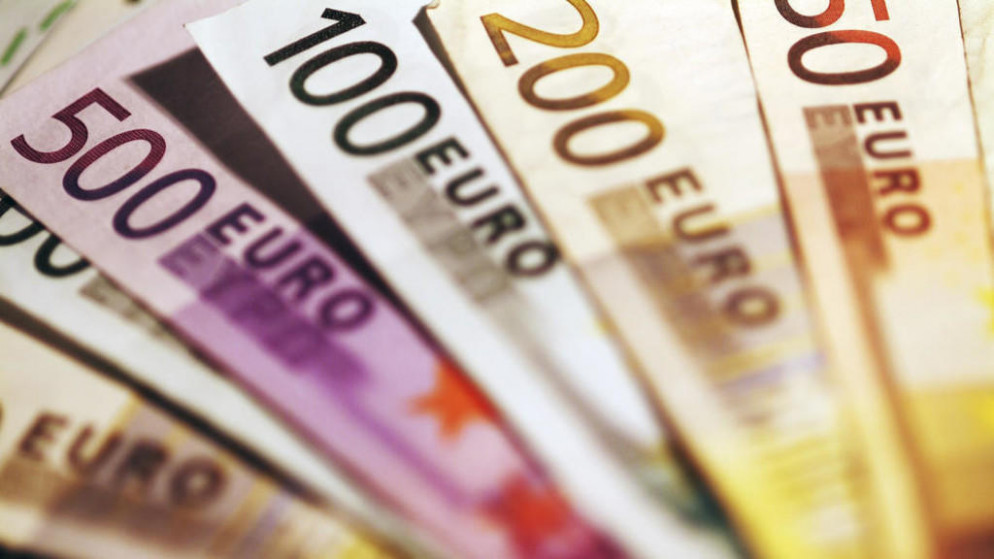 أوراق نقدية لعملة يورو. (shutterstock)