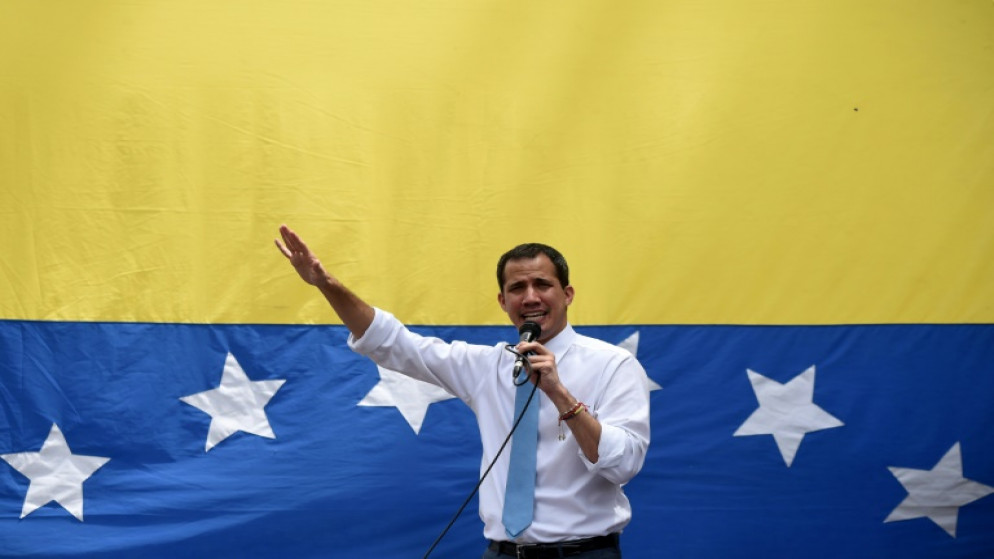 زعيم المعارضة الفنزويلية خوان غوايدو، خلال لقاء مع مناصريه في لاس مرسيديس شرق كراكاس، 10 آذار/مارس 2020. (أ ف ب)