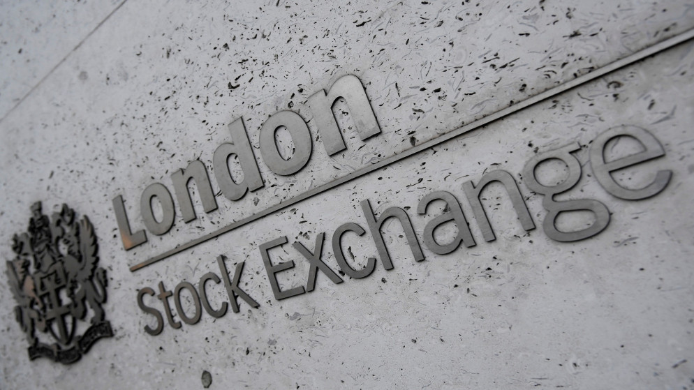 شعار سوق لندن للأوراق المالية عند مكاتب السوق في العاصمة البريطانية، 29 كانون الأول/ديسمبر 2017. (رويترز)