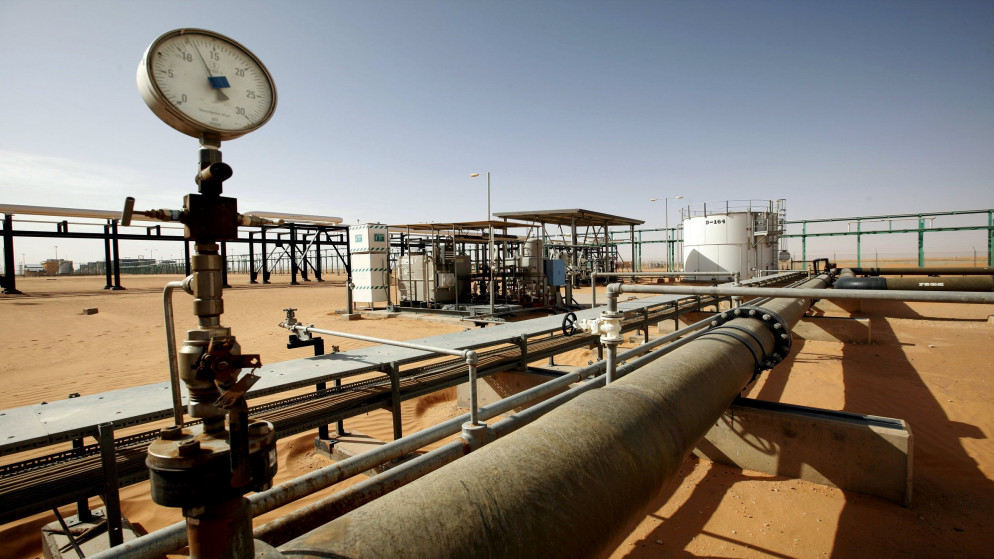 توقف إنتاج النفط لنحو 6 أشهر بسبب النزاع الذي يعصف في ليبيا. (رويترز)