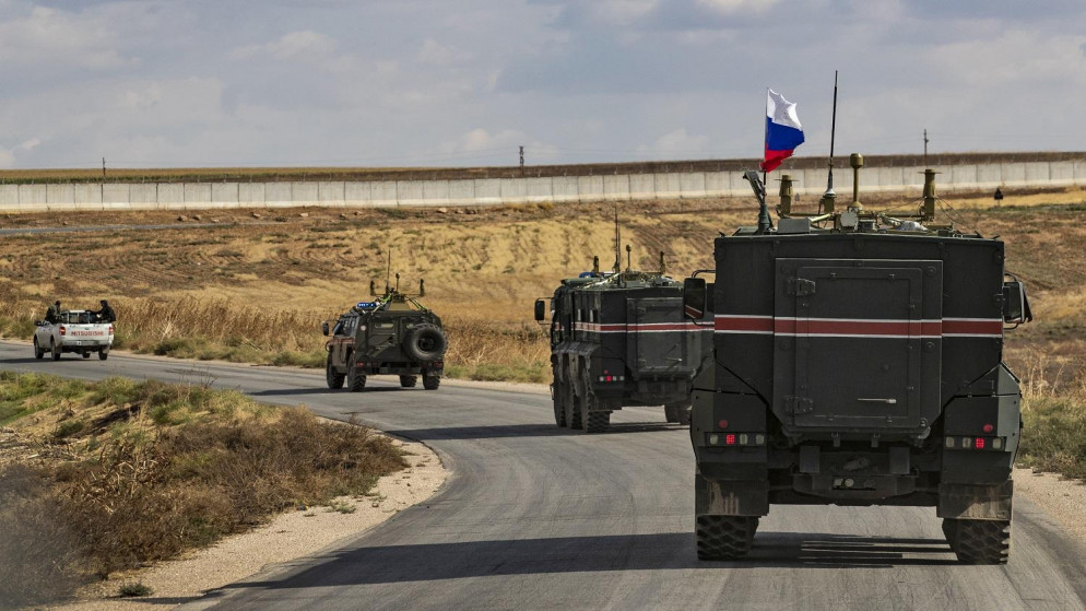 مركبات عسكرية روسية في مناطق تابعة لمنطقة الحسكة في شمال شرق سوريا قرب الحدود مع تركيا، 30 تشرين الأول/أكتوبر 2019. (دليل سليمان/أ ف ب)