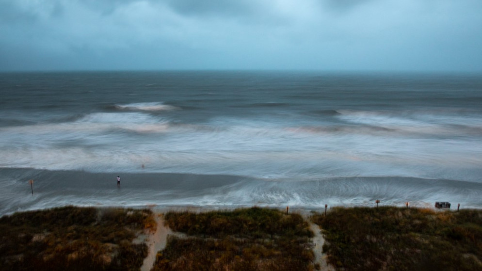 رياح وأمواج مع قرب إعصار أيساياس من شاطئ نورث ميرتل في ولاية كارولاينا الشمالية في الولايات المتحدة، 4 آب/أغسطس 2020. (أ ف ب)