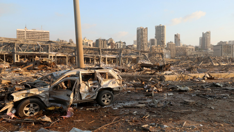 سيارة مدمرة قرب موقع انفجار مرفأ بيروت. (رويترز)
