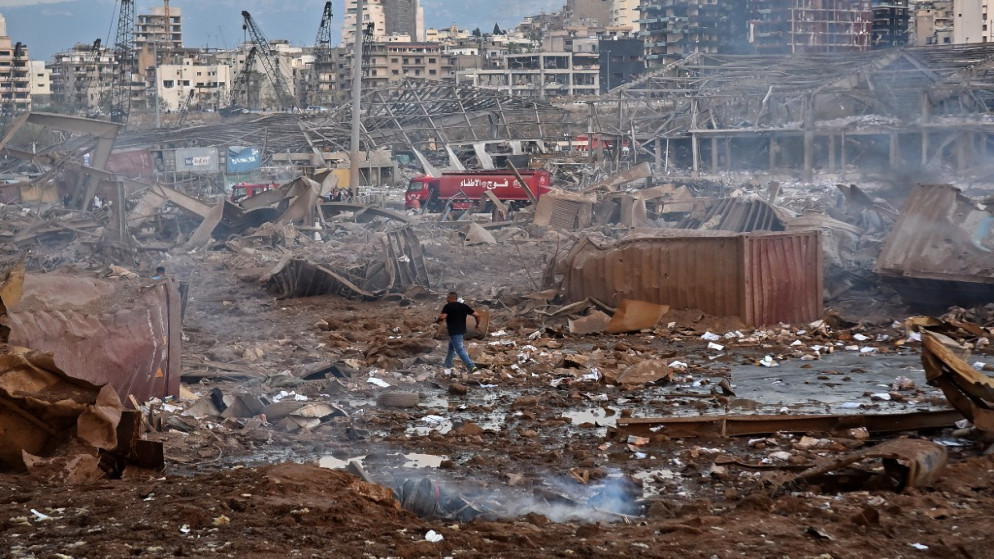 صورة توضح مشهد انفجار بالقرب من الميناء في العاصمة اللبنانية بيروت، 4 أغسطس 2020. (أ ف ب)