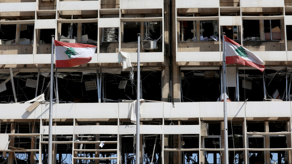 بناية في بيروت تعرضت لدمار جراء انفجار شهدته العاصمة اللبنانية. (رويترز)