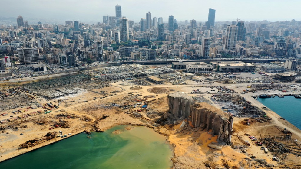 صورة جوية تُظهر الأضرار والدمار في مرفأ بيروت بعد تعرضه لانفجار، 7 آب/أغسطس 2020. (أ ف ب)
