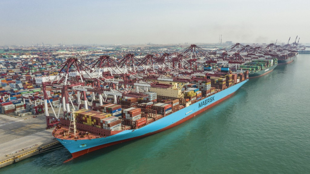 سفينة شحن ترسو في ميناء في تشينغداو في مقاطعة شاندونغ شرق الصين، 2 تموز/يوليو 2020. (أ ف ب)