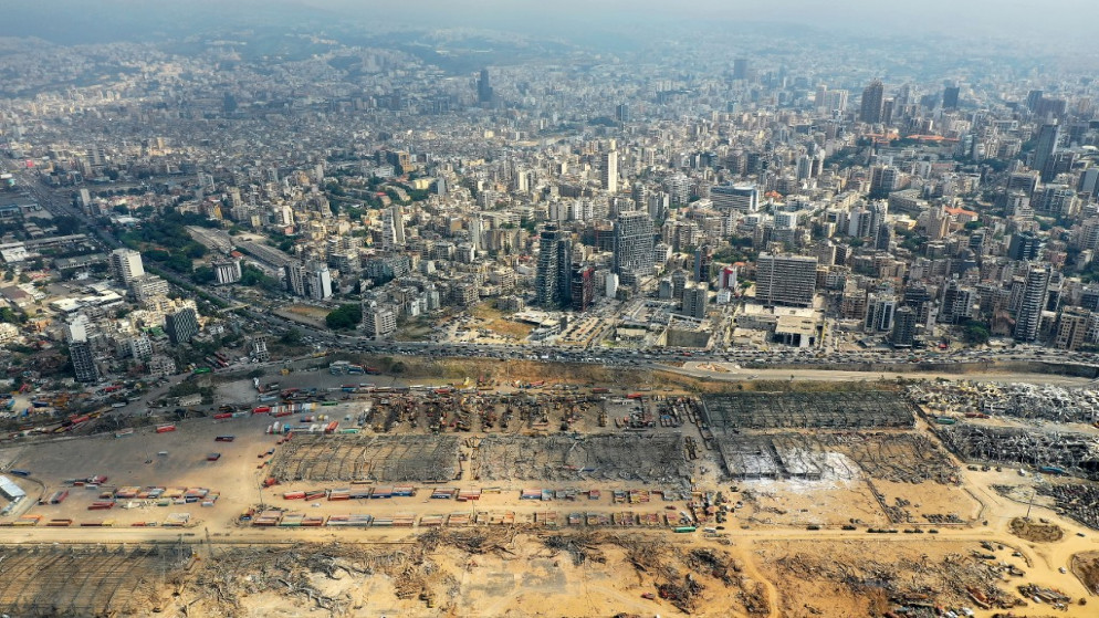 صورة جوية تظهر دمارا حل بالعاصمة اللبنانية بيروت بعد انفجار في المرفأ، 7 آب/أغسطس 2020. (أ ف ب)