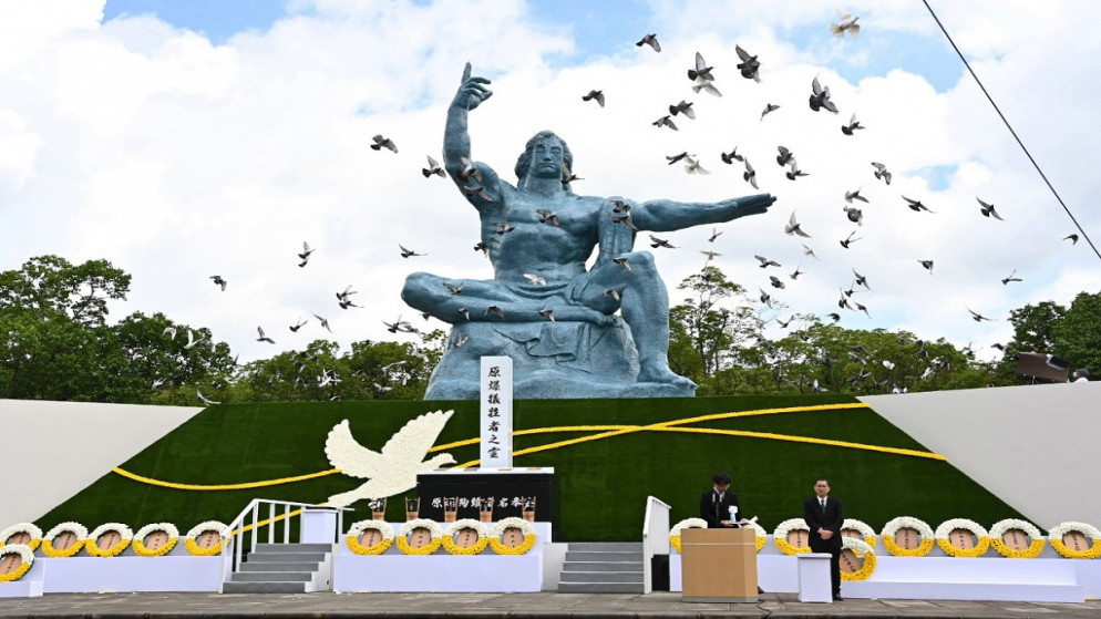 حمام يطير خلال احتفال بمناسبة الذكرى 75 لقصف ناغاساكي بقنبلة نووية.9 أغسطس 2020.(أ ف ب)