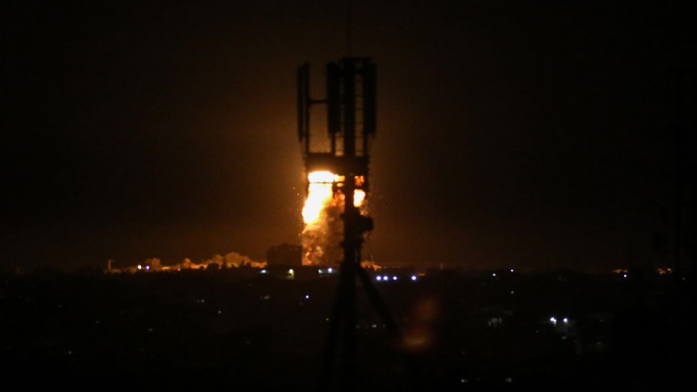 طائرات الاحتلال الإسرائيلي استهدفت موقعا شمال بلدة بيت لاهيا ما أدى إلى أضرار مادية في المكان. (أ ف ب)