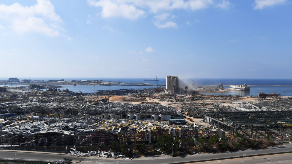 منظر لميناء بيروت في أعقاب انفجار كيميائي ضخم شوه العاصمة اللبنانية، 14 آب 2020. (أ ف ب)