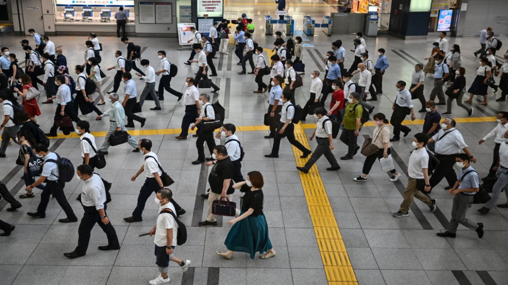 تنقل السكان باتجاه وظائفهم في العاصمة اليابانية طوكيو، 16 آب/أغسطس 2020. (أ ف ب)
