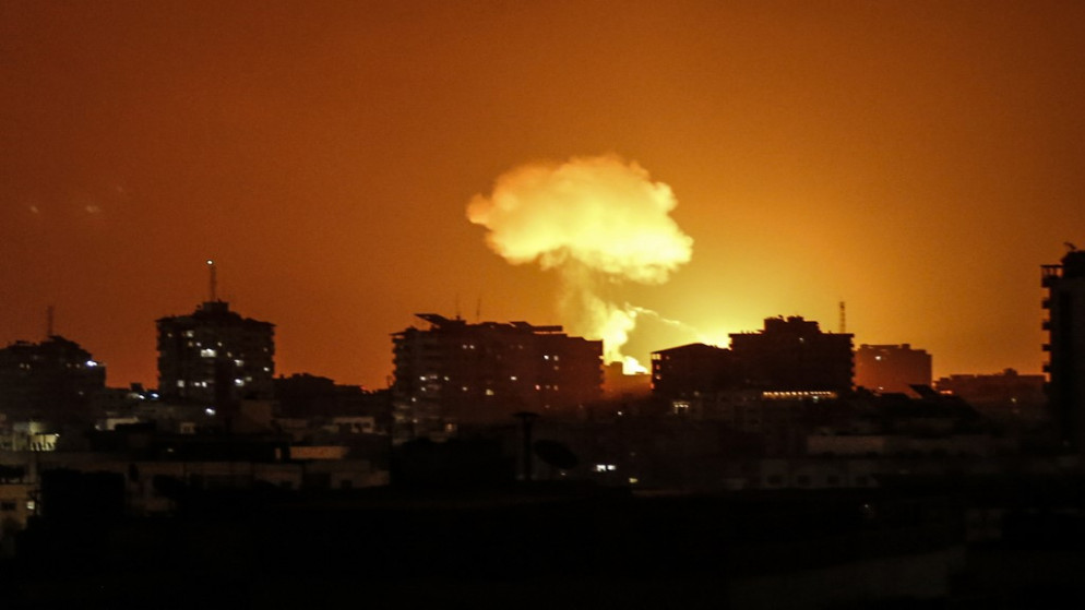 قصف إسرائيلي على مدينة غزة، 18 آب/أغسطس 2020. (محمود همص/ أ ف ب)