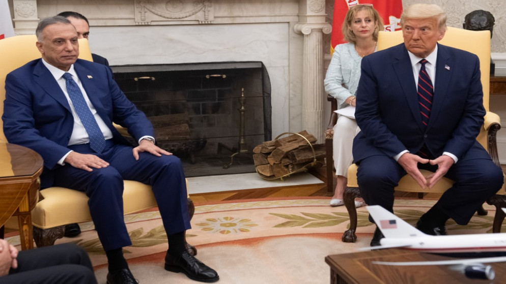 الرئيس الأميركي دونالد ترامب (يمين) يلتقي برئيس الوزراء العراقي مصطفى الكاظمي في المكتب البيضاوي للبيت الأبيض في واشنطن العاصمة، 20 أغسطس 2020. (أ ف ب)