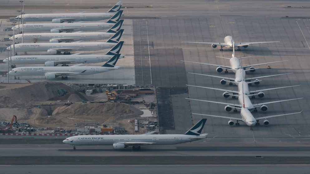 طائرات في مدرج مطار في هونغ كونغ خلال فترة الإغلاق بعد تفشي فيروس كورونا المستجد في الصين. أرشيفية. 05/03/2020. (تيرون سيو / رويترز)