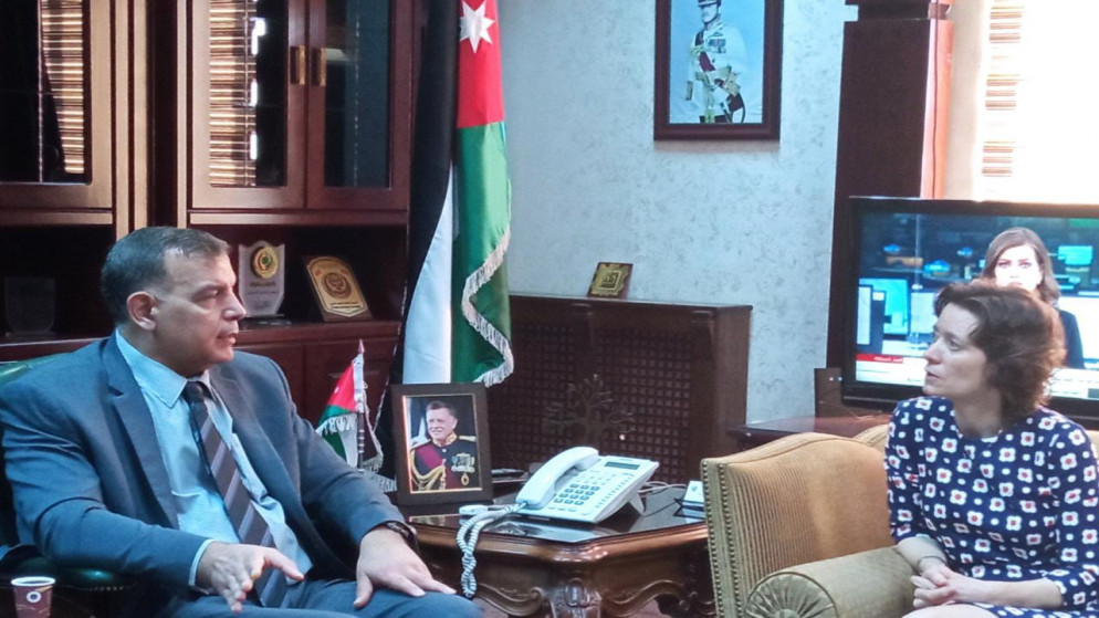 وزير الصحة الدكتور سعد جابر، خلال لقائه سفيرة المملكة المتحدة لدى الأردن بريجيت بريند. (وزارة الصحة)
